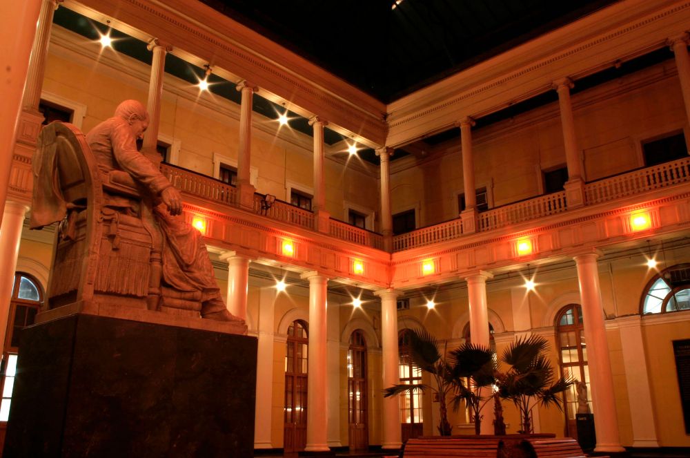 En el año 2006, Gonzalo Díaz intervino el Patio Andrés Bello de la Casa Central de la Universidad de Chile con la obra "Trivium".